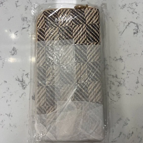 raffia straw zipper clutch wallet - holds 12 cards plus cash - Picture 2 of 8